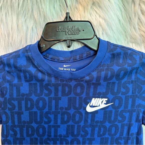 Boy’s Small Nike Tee - Picture 3 of 8